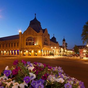 Hotel Queen Elizabeth Superior